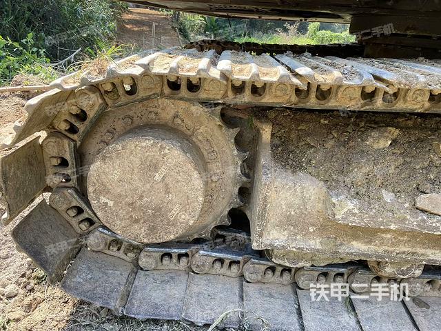 單側(cè)履帶整體(整機(jī)外觀) 單側(cè)履帶整體(整機(jī)外觀)