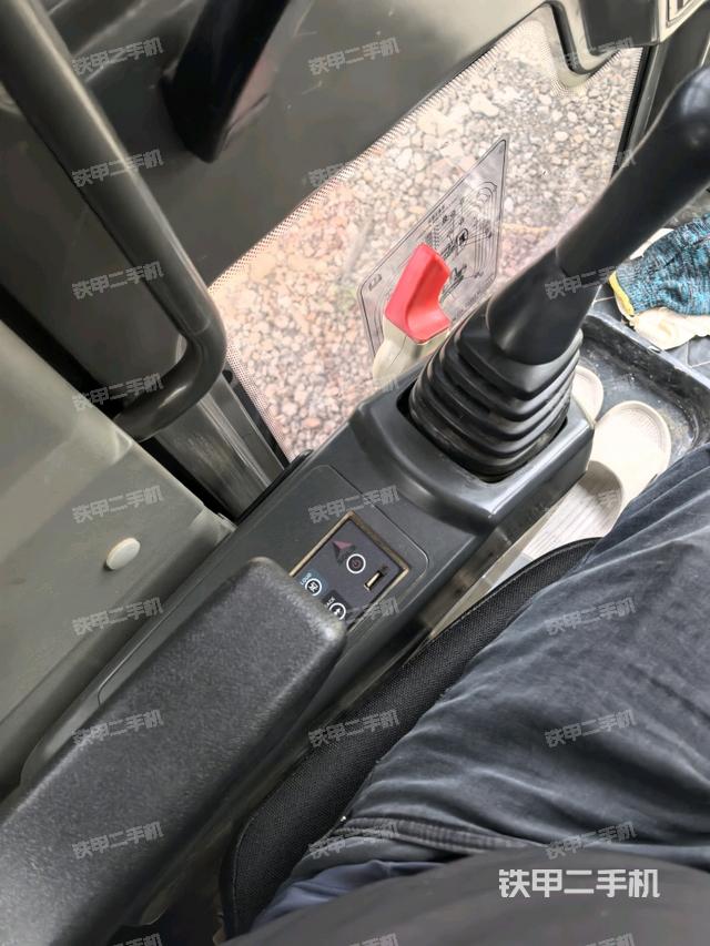 座椅左側(cè)控制臺/音響/含左手柄（駕駛室部分）