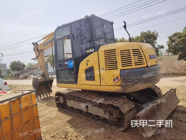 單側(cè)履帶整體(整機(jī)外觀) 單側(cè)履帶整體(整機(jī)外觀)