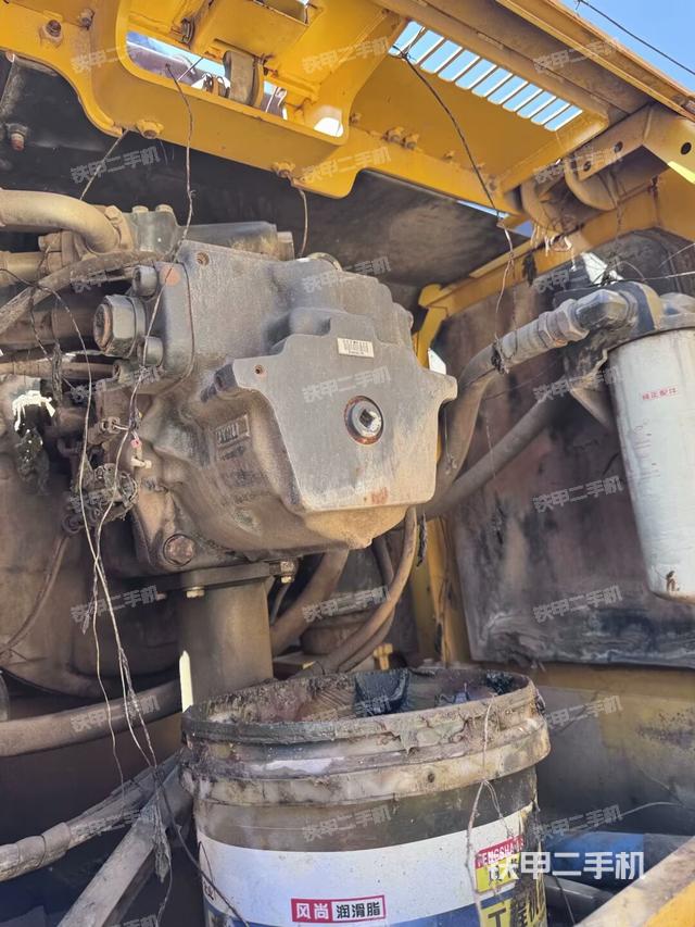 液壓泵艙室正面整體（整機(jī)外觀）