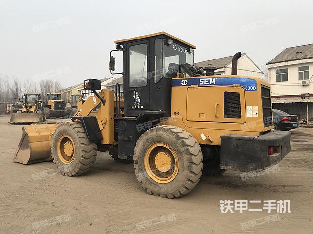 發(fā)動(dòng)機(jī)右側(cè)(整機(jī)外觀及大件) 發(fā)動(dòng)機(jī)右側(cè)(整機(jī)外觀及大件)