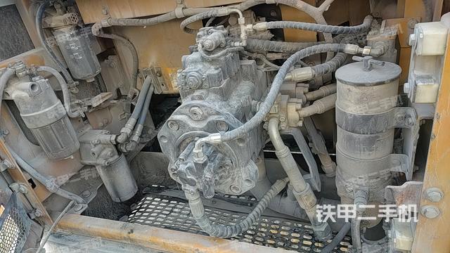 回转马达和主控阀（整机外观）