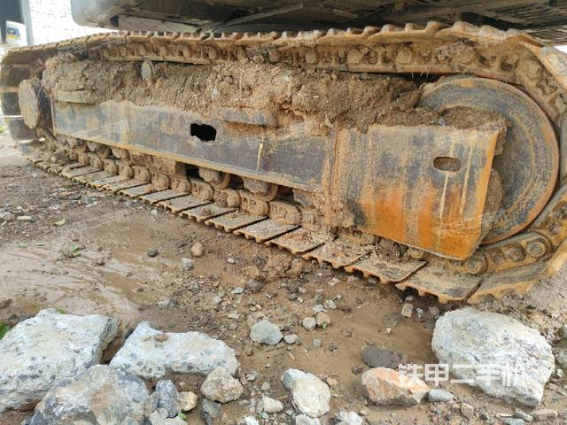 單側(cè)履帶整體(整機外觀) 單側(cè)履帶整體(整機外觀)