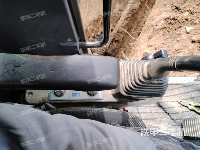 座椅左側(cè)控制臺(tái)/音響/含左手柄（駕駛室部分）