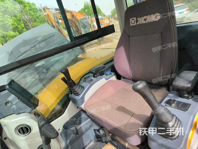 駕駛室整體(整機(jī)外觀) 駕駛室整體(整機(jī)外觀)