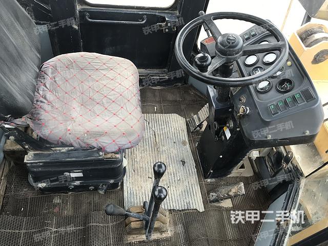 駕駛室工作臺(整機外觀及大件) 駕駛室工作臺(整機外觀及大件)