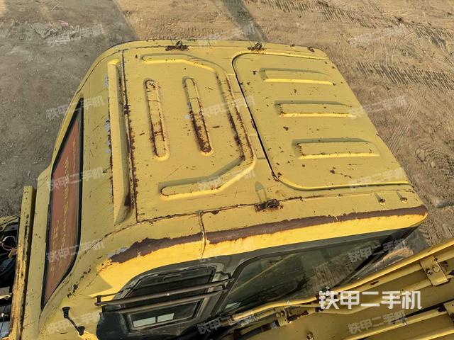 駕駛室頂部（整機外觀）