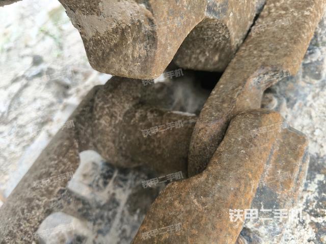 右側(cè)履帶整體(行走機(jī)構(gòu)) 右側(cè)履帶整體(行走機(jī)構(gòu))