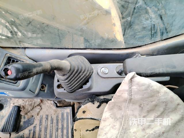 座椅右側(cè)控制臺/鑰匙門/油門/含右手柄（駕駛室部分）