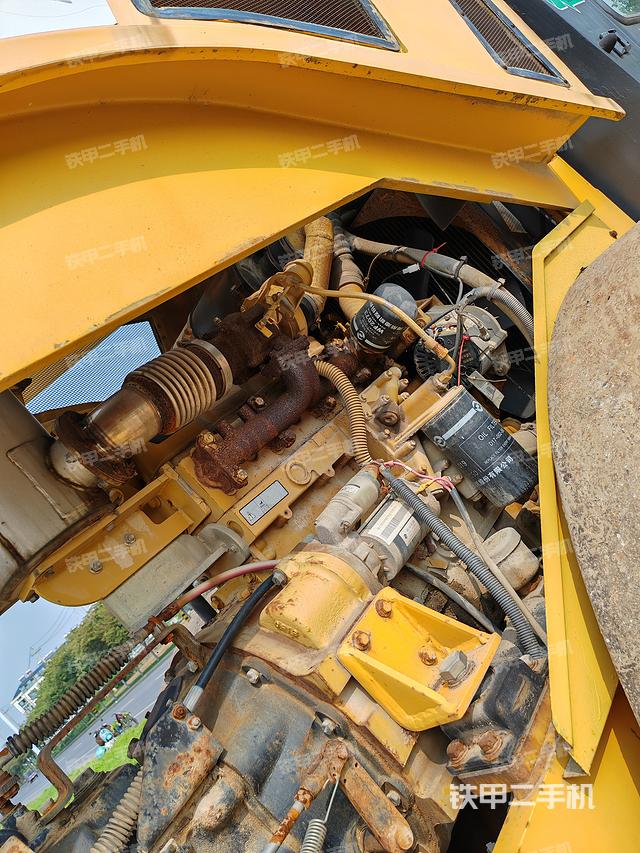 整機右側(cè)(設(shè)備外觀及核心部件) 整機右側(cè)(設(shè)備外觀及核心部件)