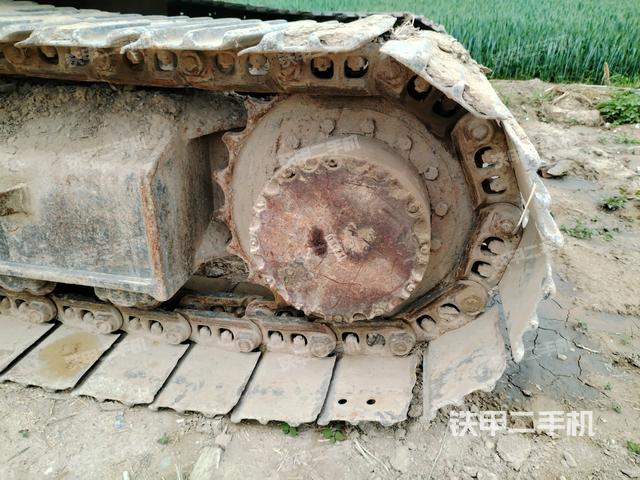 右驅(qū)動輪（行走機構(gòu)）