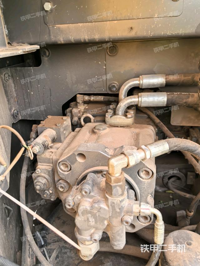 液壓泵斜45?左（大件艙室）