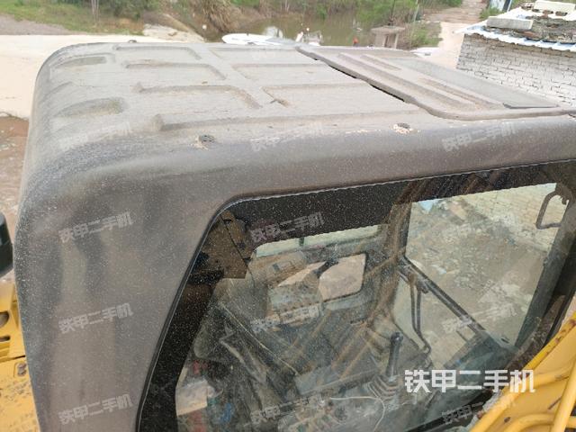 駕駛室頂部(整機外觀) 駕駛室頂部(整機外觀)