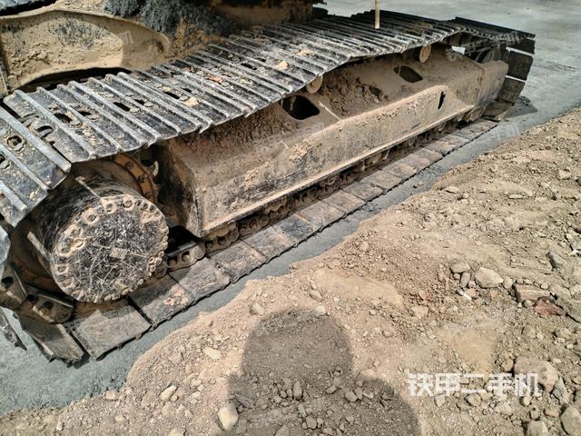 左側(cè)履帶整體?(行走機(jī)構(gòu)) 左側(cè)履帶整體?(行走機(jī)構(gòu))
