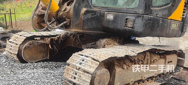 單側(cè)履帶整體(整機(jī)外觀) 單側(cè)履帶整體(整機(jī)外觀)