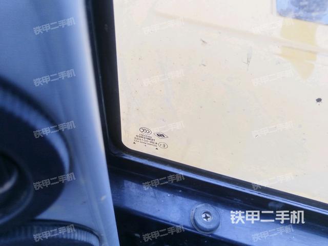 座椅右側(cè)控制臺(tái)/鑰匙門(mén)/油門(mén)/含右手柄(駕駛室部分) 座椅右側(cè)控制臺(tái)/鑰匙門(mén)/油門(mén)/含右手柄(駕駛室部分)