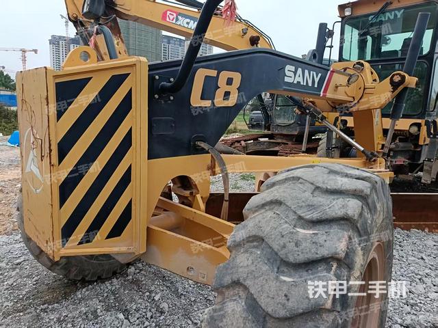 整機(jī)左側(cè)(設(shè)備外觀及核心部件) 整機(jī)左側(cè)(設(shè)備外觀及核心部件)