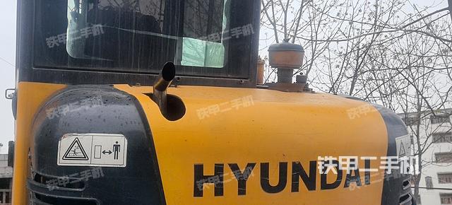 駕駛室頂部(整機(jī)外觀) 駕駛室頂部(整機(jī)外觀)