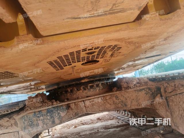 轉(zhuǎn)盤(pán)和下車架正前（工作和回轉(zhuǎn)裝置）