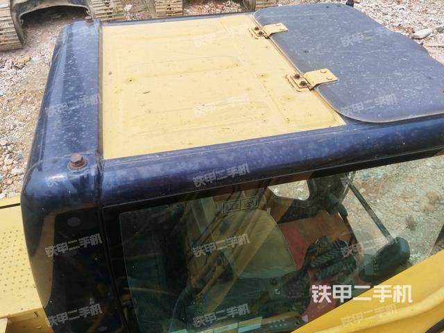 駕駛室頂部(整機外觀) 駕駛室頂部(整機外觀)