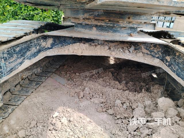 轉(zhuǎn)盤和下車架正前（工作和回轉(zhuǎn)裝置）