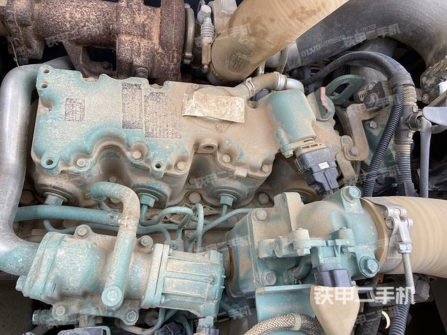 駕駛室整體(整機(jī)外觀) 駕駛室整體(整機(jī)外觀)