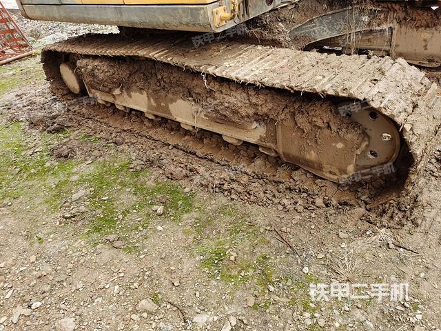 單側(cè)履帶整體(整機(jī)外觀) 單側(cè)履帶整體(整機(jī)外觀)