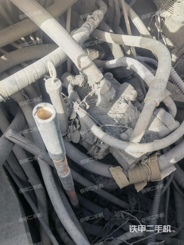 回轉(zhuǎn)馬達(dá)和主控閥（整機(jī)外觀）