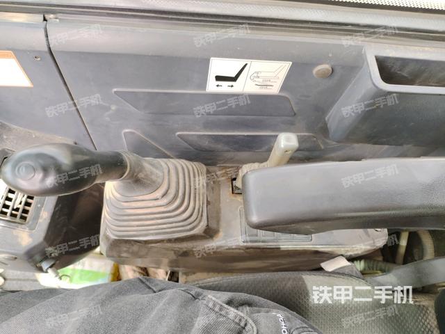 座椅右側(cè)控制臺(tái)/鑰匙門/油門/含右手柄（駕駛室部分）