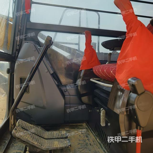 駕駛室頂部（整機外觀）