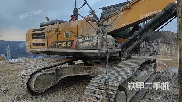 驾驶室顶部（整机外观）