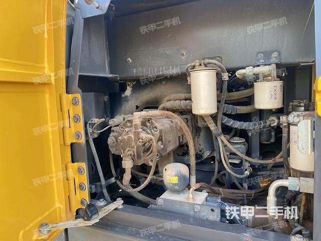 液壓泵艙室正面整體（整機(jī)外觀）