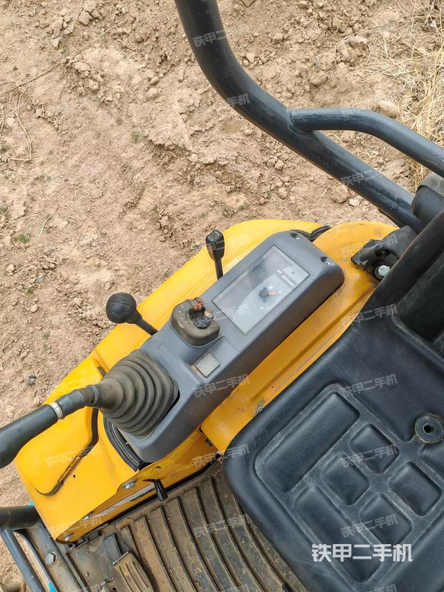 回轉馬達和主控閥（整機外觀）