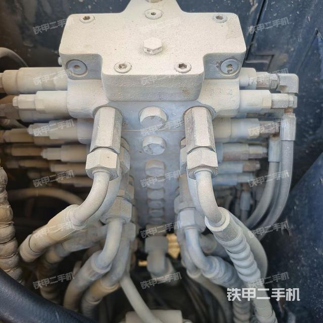 回轉(zhuǎn)馬達和主控閥（整機外觀）