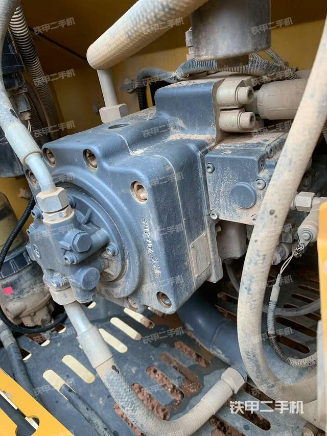 液壓泵艙室正面整體（整機(jī)外觀）