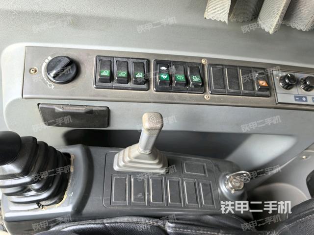 座椅右側(cè)控制臺/鑰匙門/油門/含右手柄（駕駛室部分）