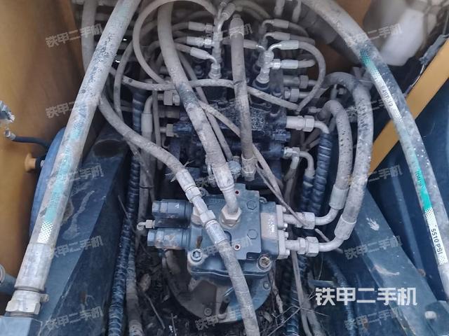 回轉(zhuǎn)馬達(dá)和主控閥（整機(jī)外觀）