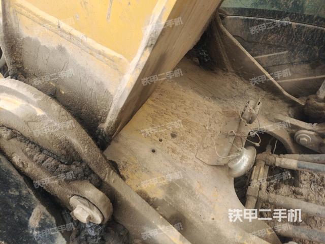 大臂背部俯視(工作和回轉(zhuǎn)裝置) 大臂背部俯視(工作和回轉(zhuǎn)裝置)