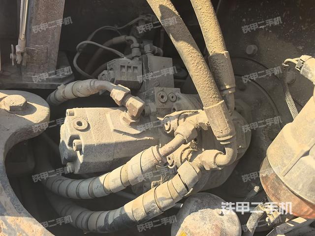 液壓泵艙室正面整體(整機(jī)外觀) 液壓泵艙室正面整體(整機(jī)外觀)