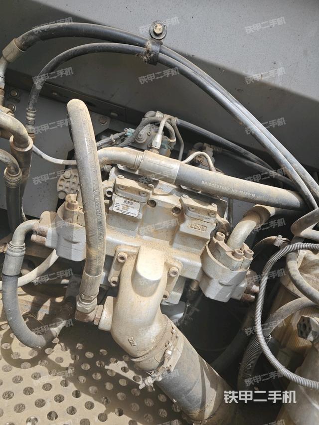 液壓泵斜45?左（大件艙室）