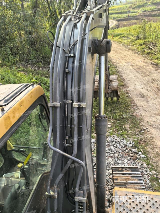 大臂油缸整體?豎拍（工作和回轉(zhuǎn)裝置）