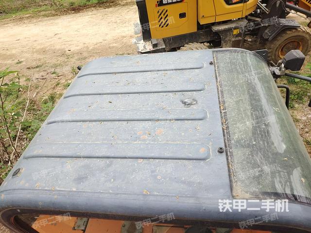 驾驶室顶部（整机外观）