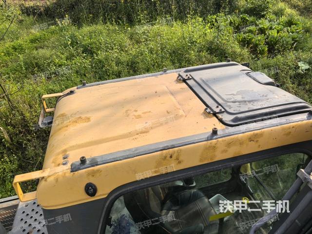 氣門(mén)室蓋螺絲特寫(xiě)（上車(chē)部件）