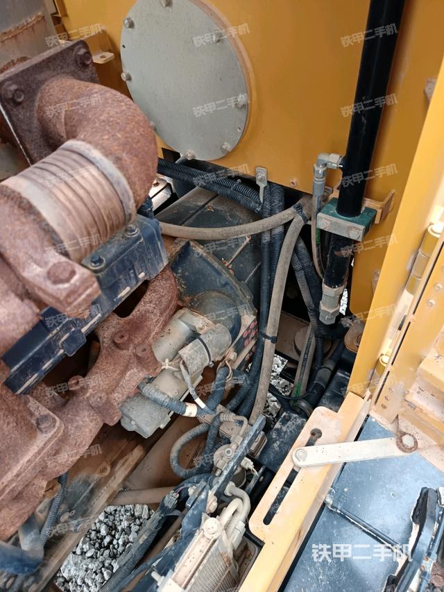 駕駛室操作臺(設(shè)備外觀及核心部件) 駕駛室操作臺(設(shè)備外觀及核心部件)