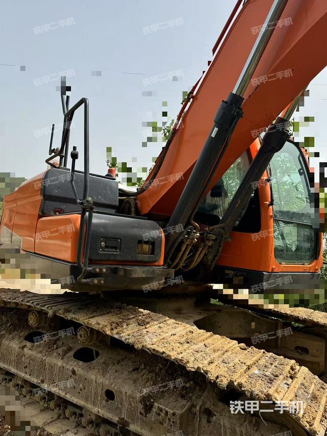 驾驶室顶部（整机外观）