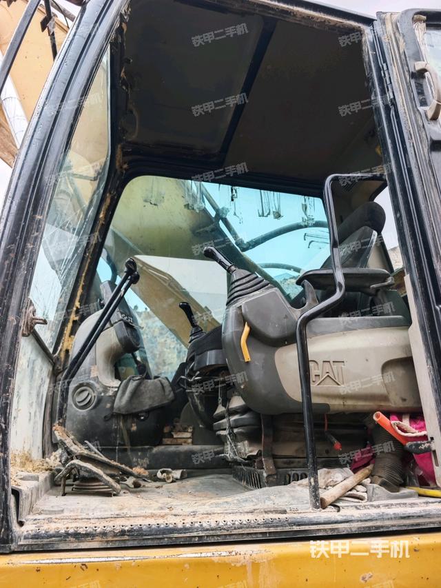 駕駛室整體（整機外觀）