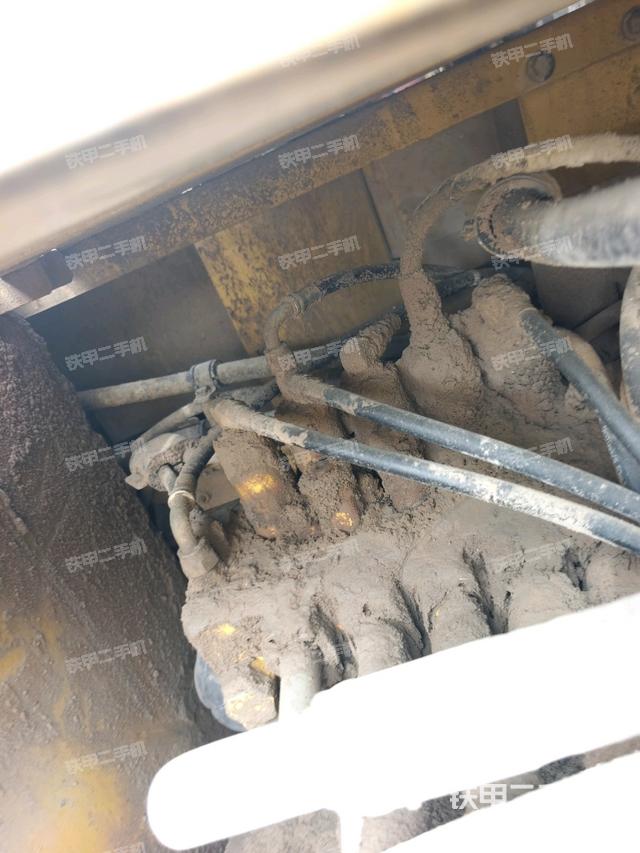 回轉(zhuǎn)馬達(dá)和主控閥（整機外觀）