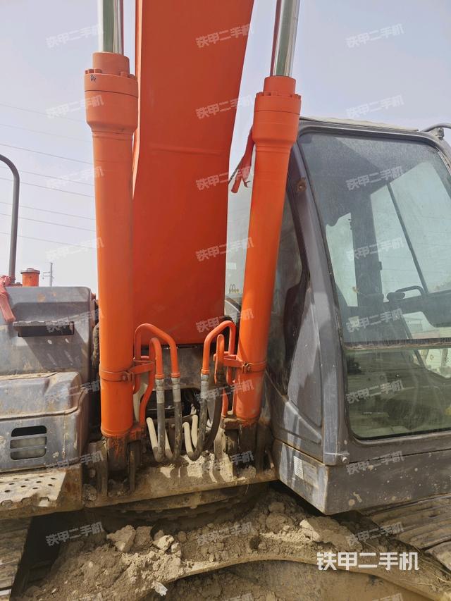 大臂油缸整體?豎拍（工作和回轉(zhuǎn)裝置）