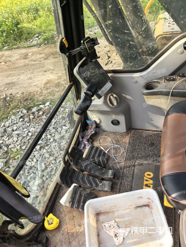 座椅左側(cè)控制臺(tái)/音響/含左手柄（駕駛室部分）