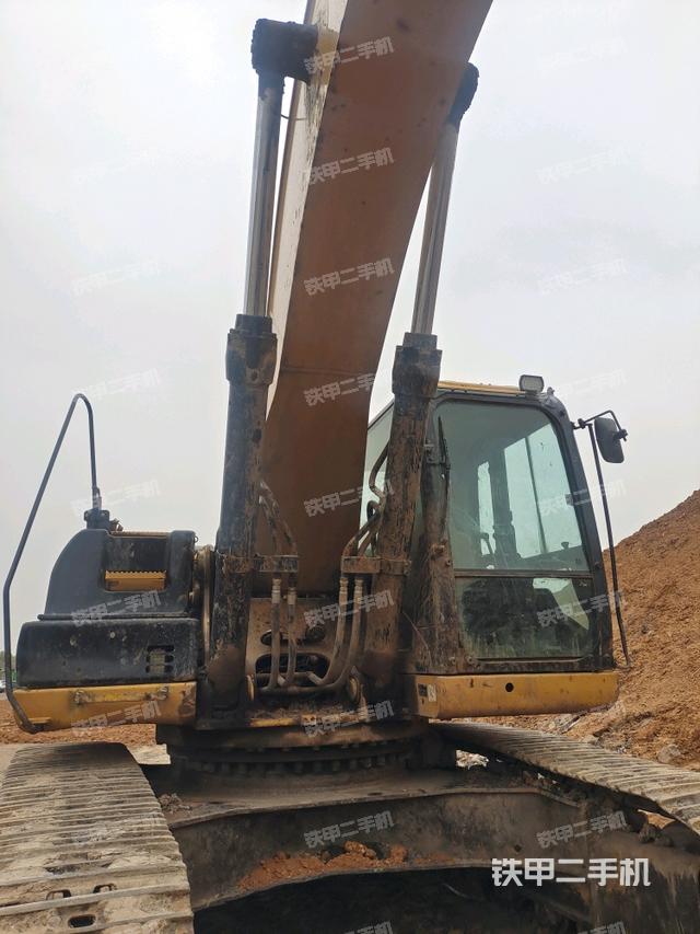 大臂根部?斜視(工作和回轉(zhuǎn)裝置) 大臂根部?斜視(工作和回轉(zhuǎn)裝置)